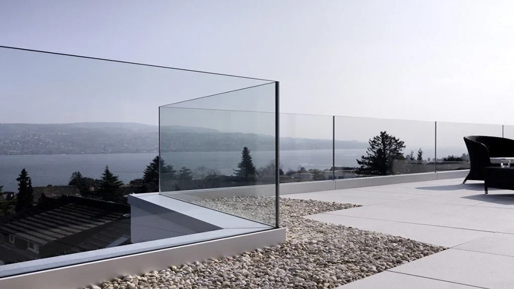 Cristales Plegables para Balcones: Diseño, Seguridad y Aislamiento